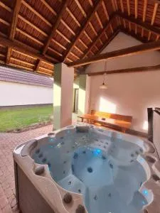 Na Sedmnáctce - s vířivkou - Josefov