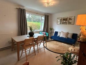 Entire 4-bed, near town centre