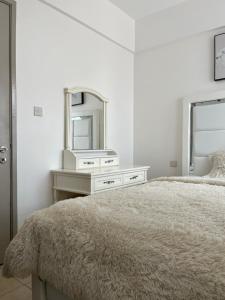 Stylish one bedroom apartment in Kitisuru with a pool and gym