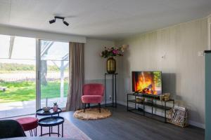 86, Bed & Outdoor Wellness - Sauna, Hottub, Icebath & Outdoor Shower included!