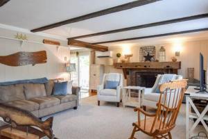 Great Home with Game Space Close to Baech