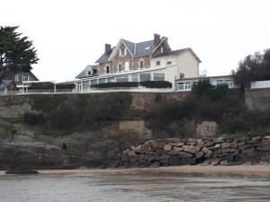 Appart 46 pers proche centre et acces direct plage : Ouessant