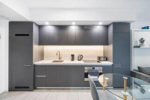 Explore Miamis Heat - Cozy Studio POOL & GYM