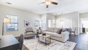 Landing Modern Apartment with Amazing Amenities (ID9136X49)