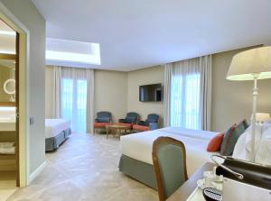 Superior Classic Family Room room in Colón Hotel Barcelona