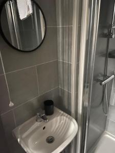 Room 05 - Sandhaven Rooms Single