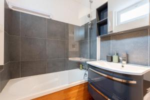 Appartements Lille Gares - Nice equipped apartment : photos des chambres