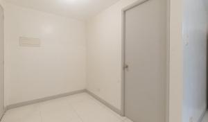 RedDoorz @ The Vjour Hotel Makati