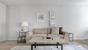 Landing Modern Apartment with Amazing Amenities (ID9675X21)