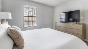 Landing Modern Apartment with Amazing Amenities (ID9675X21)