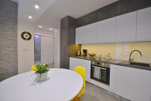 Apartamenty Bryza - Debina