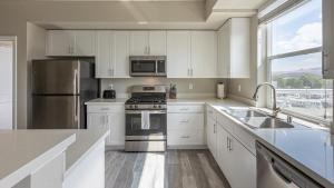 Landing Modern Apartment with Amazing Amenities (ID7328X47)