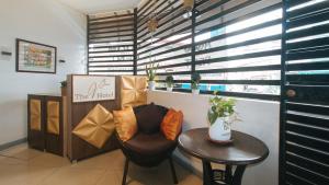 RedDoorz @ The Vjour Hotel Makati