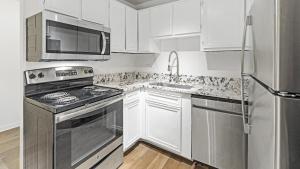 Landing Modern Apartment with Amazing Amenities (ID1167X633)