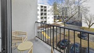Landing Modern Apartment with Amazing Amenities (ID1167X633)