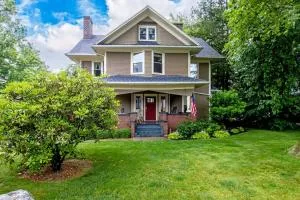 College of Wooster 3100 sq ft. Historic Home - 阿什兰