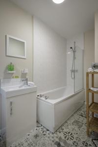 Hornby Apartments