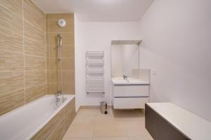 Lovely apartment with terrace and parking