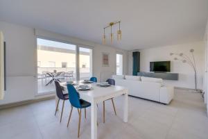 Lovely apartment with terrace and parking