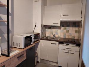 Studio calme avec balcon pour 4 personnes à Brides-les-Bains - FR-1-512-96