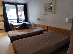 Appartements Charmant studio avec balcon et parking, centre et thermes a 500m - FR-1-512-96 : photos des chambres