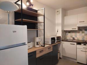 Appartements Charmant studio avec balcon et parking, centre et thermes a 500m - FR-1-512-96 : photos des chambres