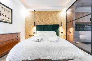 Stay-Sliema centrally located retro one bedroom