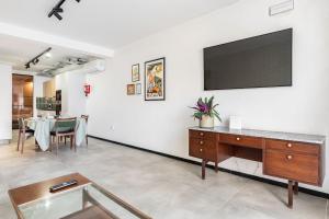 Stay-Sliema centrally located retro one bedroom