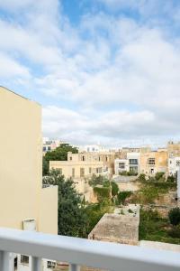 Stay-Sliema centrally located retro one bedroom