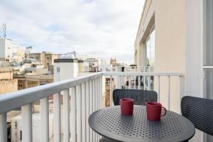 Stay-Sliema centrally located retro one bedroom