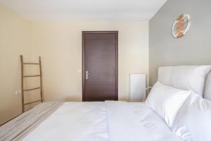 Artistic 2BR Maisonette: An Architectural Delight