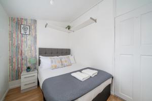 Skyvillion-STEVENAGE Amazing 3Bed House, Garden, Free Off Street Parking for 2 Cars, WiFi