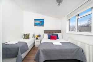 Skyvillion-STEVENAGE Amazing 3Bed House, Garden, Free Off Street Parking for 2 Cars, WiFi