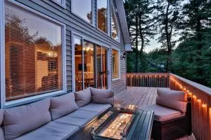 Chalet with Hot Tub near Lake, Pool and Beach - Jim Thorpe