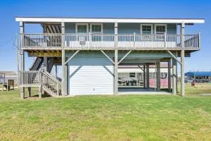 Walk to Shore Crystal Beach Home with Deck! - Crystal Beach