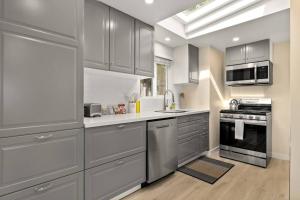 Charming Zen Venice Beach 3BR Home wPatio & WD