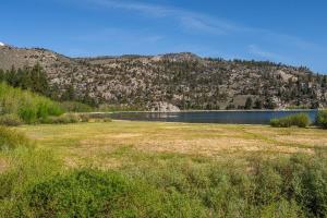 Lakefront Mountain Retreat