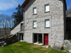 Gîte au calme pleine nature près dun ruisseau