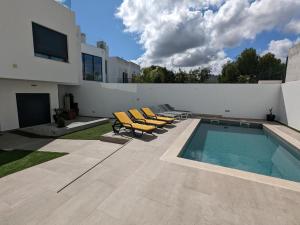 Ria Breezin by JohnVillas