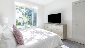 Landing Modern Apartment with Amazing Amenities (ID1011X798)
