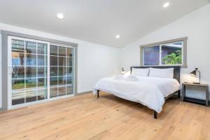 Waterfront Cabin at White Pass, Mt. Rainier