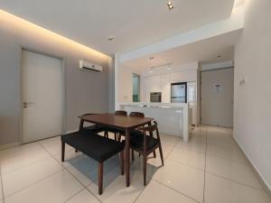 Harmony Haven with Bathtub - Jazz Suites by Ocean Luxe