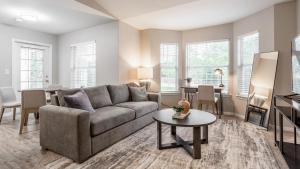 Landing Modern Apartment with Amazing Amenities (ID7806X48)