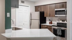 Landing Modern Apartment with Amazing Amenities (ID7806X48)