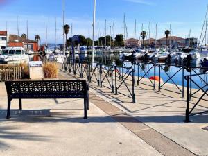 Appartements Studio confortable au coeur du port avec parking gratuit - FR-1-604-26 : photos des chambres