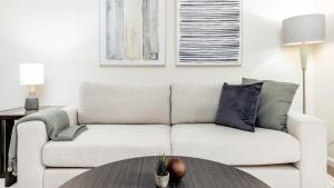 Landing Modern Apartment with Amazing Amenities (ID7594X27)