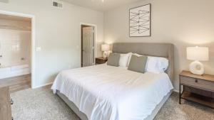 Landing Modern Apartment with Amazing Amenities (ID8304X44)