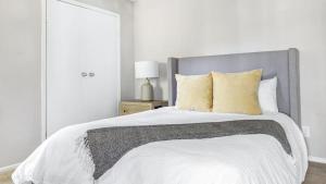 Landing Modern Apartment with Amazing Amenities (ID3802X2)