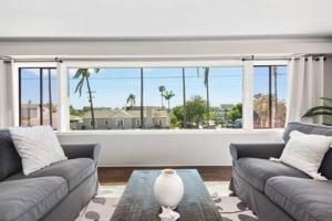 3 Living Rooms - Spacious - Family-Friendly