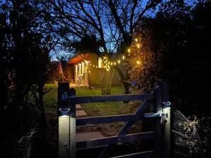 Cedar Cabin Holiday Let - Kinver - Wolverley